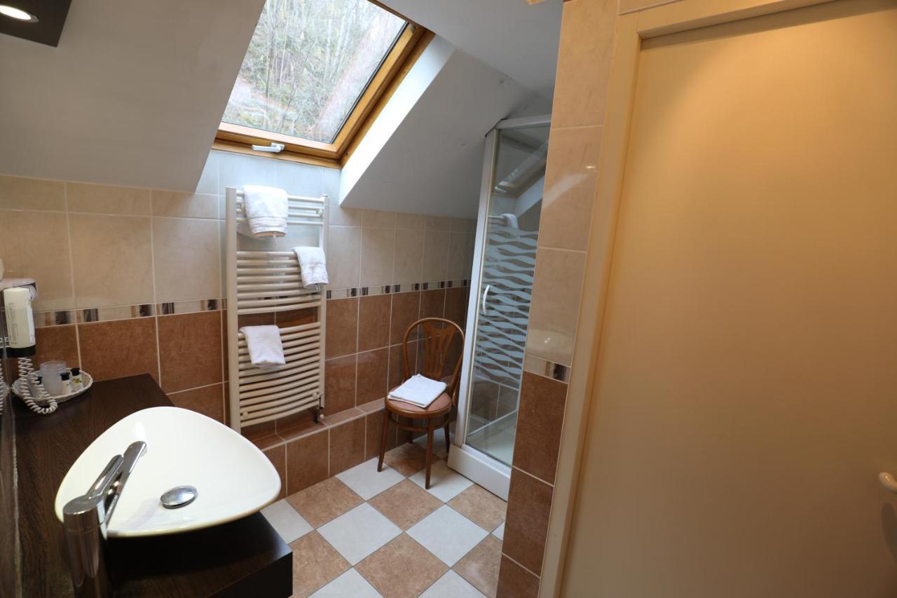 Logis Le Bourguignon Hotel Bèze Kültér fotó