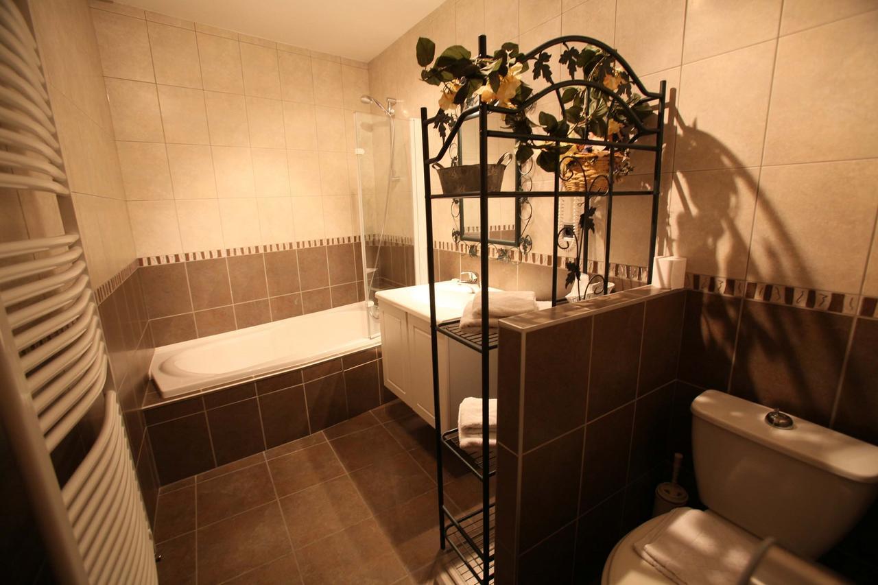 Logis Le Bourguignon Hotel Bèze Kültér fotó